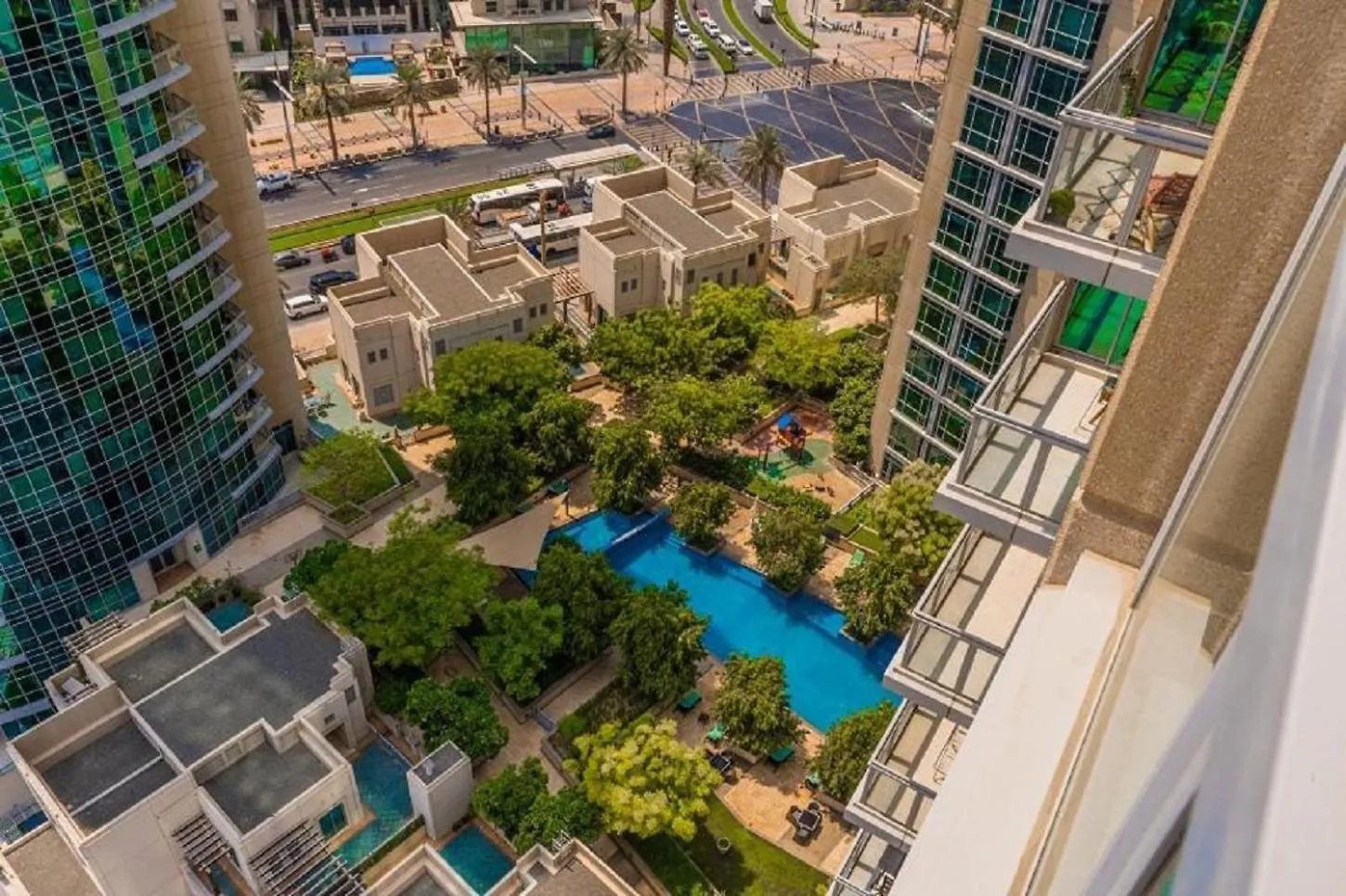 Splendid Apartments With Burj Khalifa And Fountain View Dubaj